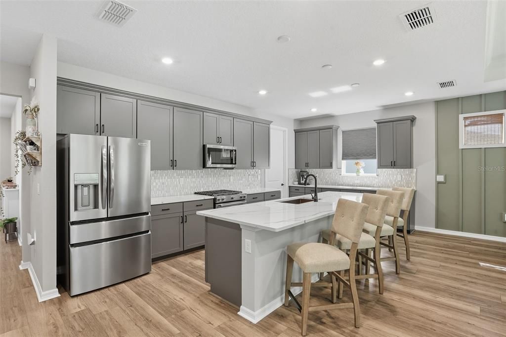 待售: $599,900 (2 贝兹, 2 浴室, 1943 平方英尺)