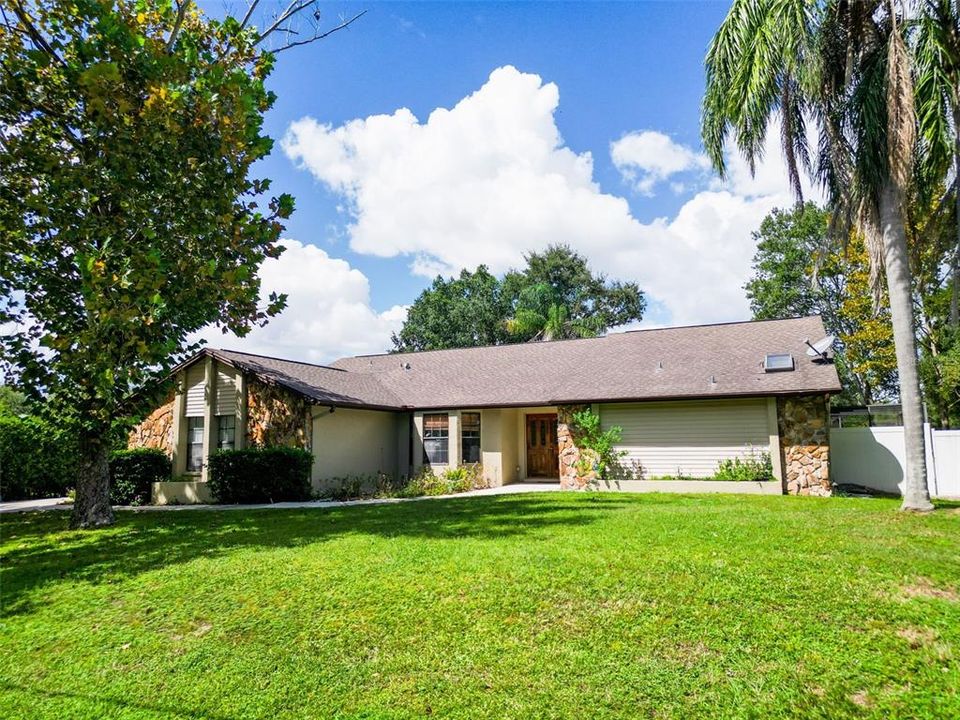 Под контрактом: $459,900 (4 спален, 3 ванн, 2415 Квадратных фут)