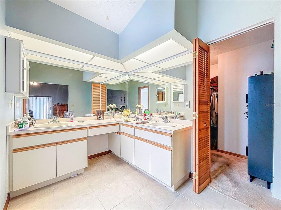 Под контрактом: $459,900 (4 спален, 3 ванн, 2415 Квадратных фут)