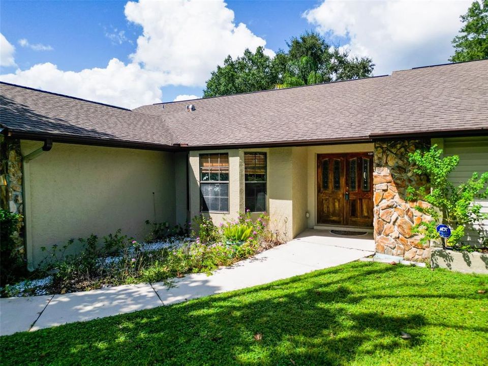 Под контрактом: $459,900 (4 спален, 3 ванн, 2415 Квадратных фут)