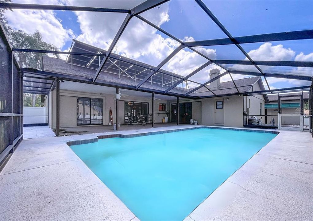 Под контрактом: $459,900 (4 спален, 3 ванн, 2415 Квадратных фут)