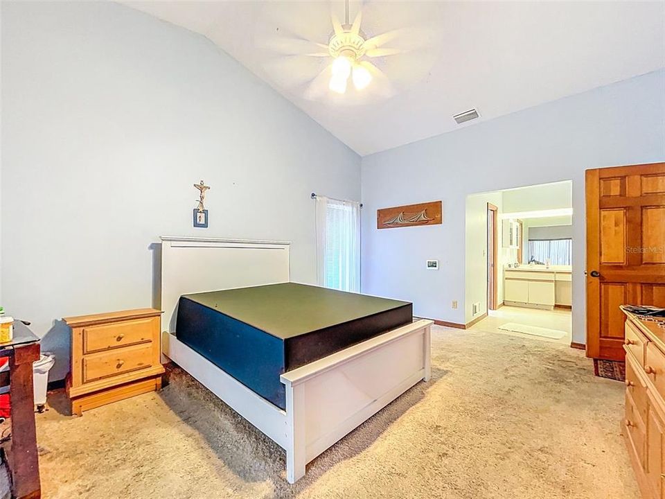 Под контрактом: $459,900 (4 спален, 3 ванн, 2415 Квадратных фут)