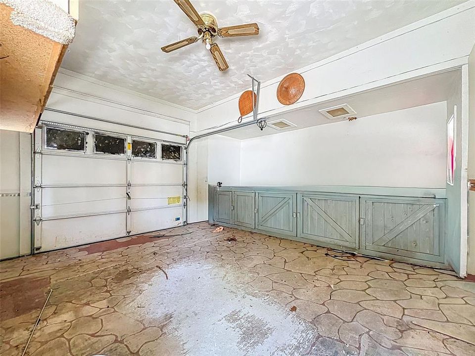 Под контрактом: $459,900 (4 спален, 3 ванн, 2415 Квадратных фут)