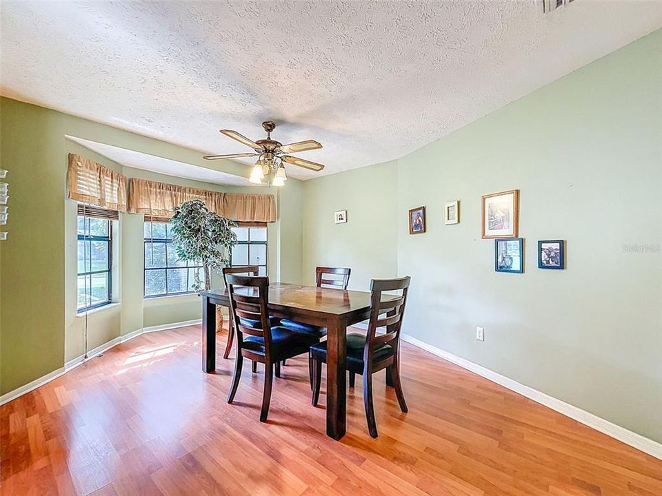 Под контрактом: $459,900 (4 спален, 3 ванн, 2415 Квадратных фут)