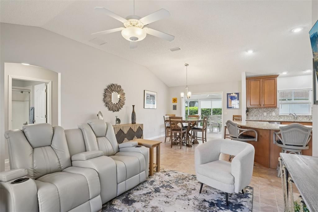 Active With Contract: $375,000 (3 beds, 2 baths, 1764 Square Feet)