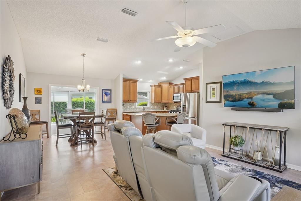 Active With Contract: $375,000 (3 beds, 2 baths, 1764 Square Feet)