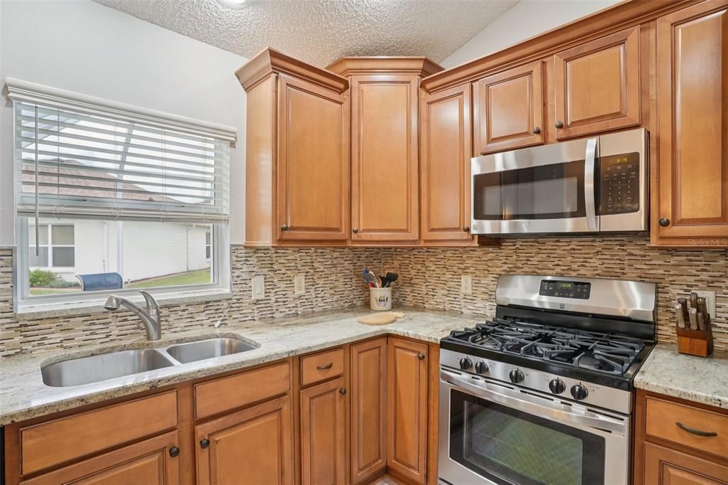 Active With Contract: $375,000 (3 beds, 2 baths, 1764 Square Feet)