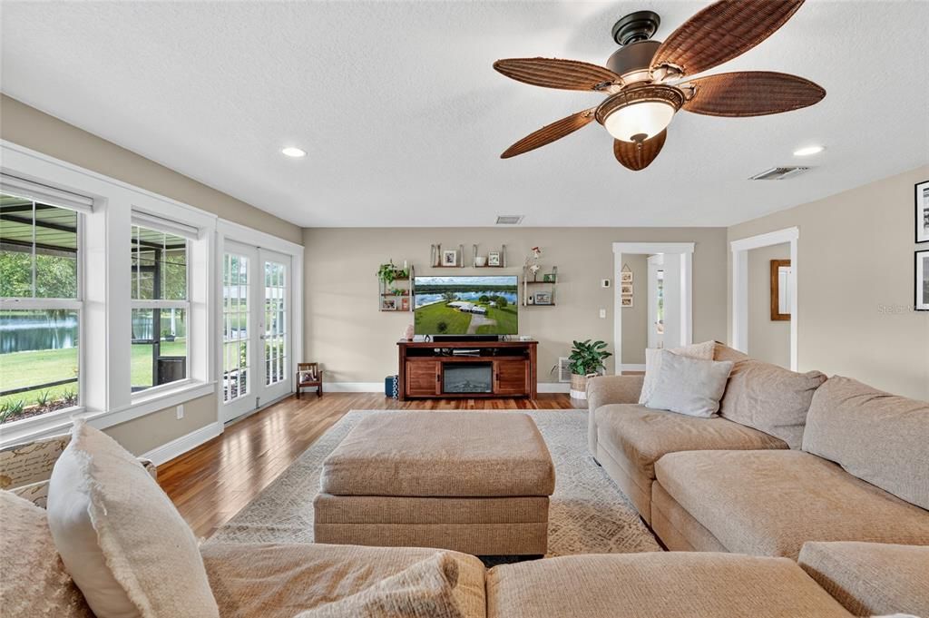 待售: $699,900 (4 贝兹, 2 浴室, 2663 平方英尺)