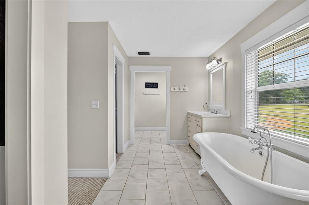 待售: $699,900 (4 贝兹, 2 浴室, 2663 平方英尺)