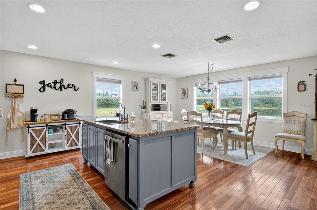 待售: $699,900 (4 贝兹, 2 浴室, 2663 平方英尺)