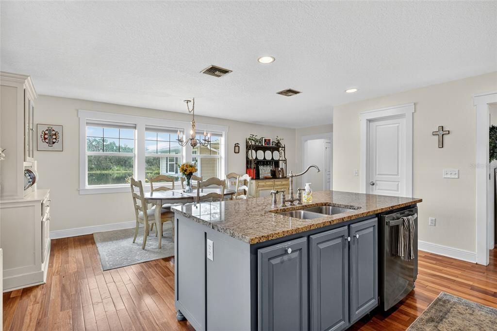 待售: $699,900 (4 贝兹, 2 浴室, 2663 平方英尺)