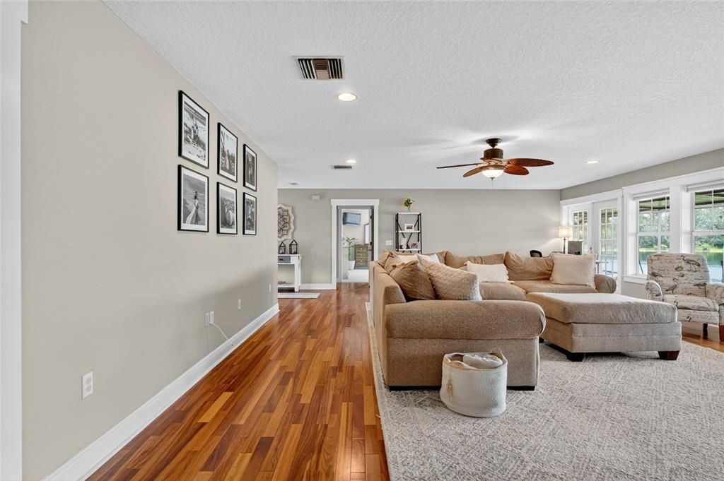 待售: $699,900 (4 贝兹, 2 浴室, 2663 平方英尺)