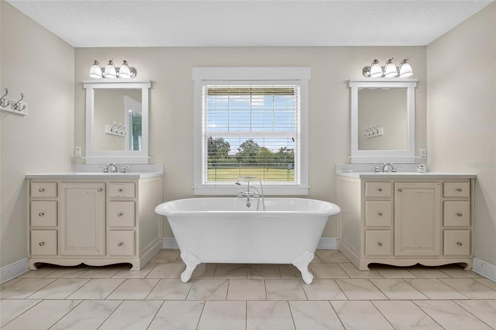 待售: $699,900 (4 贝兹, 2 浴室, 2663 平方英尺)