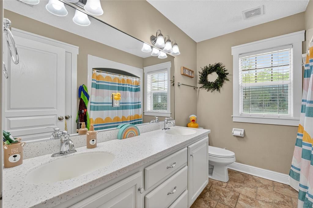 待售: $699,900 (4 贝兹, 2 浴室, 2663 平方英尺)