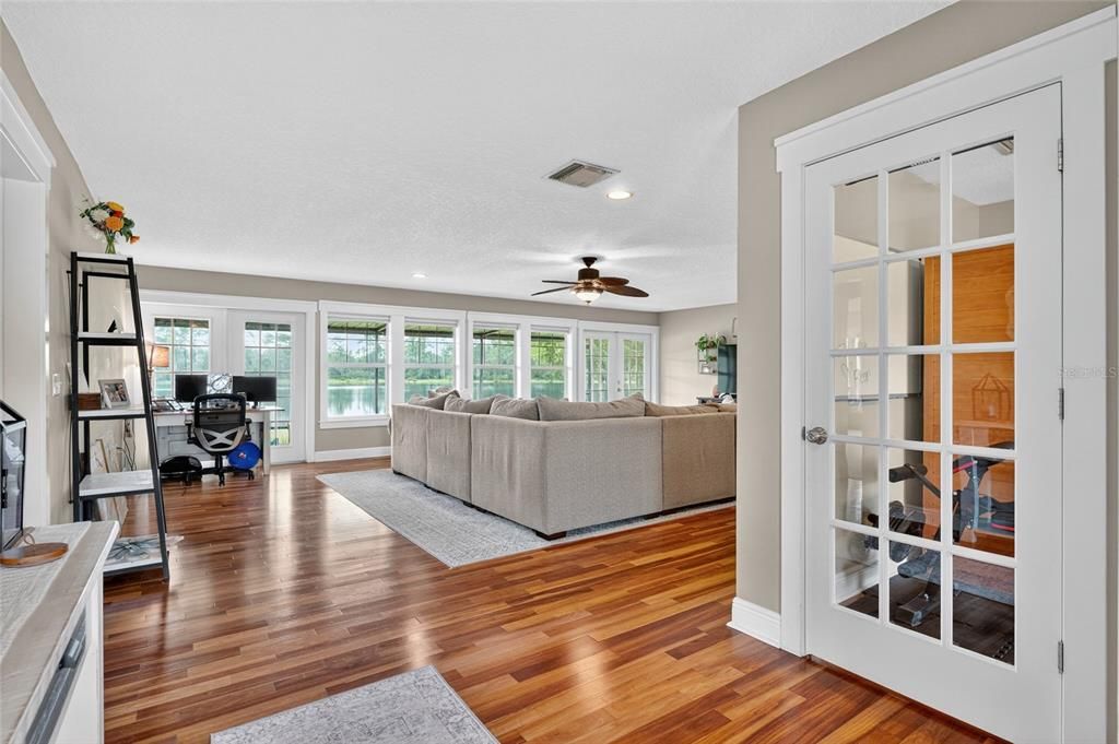 待售: $699,900 (4 贝兹, 2 浴室, 2663 平方英尺)