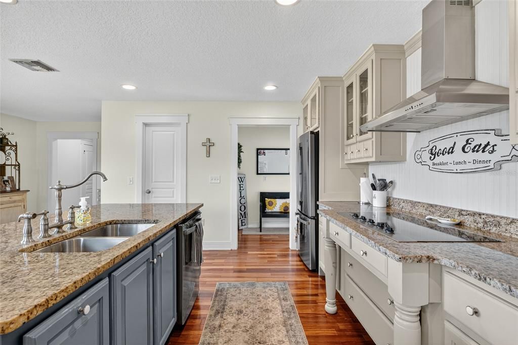 待售: $699,900 (4 贝兹, 2 浴室, 2663 平方英尺)