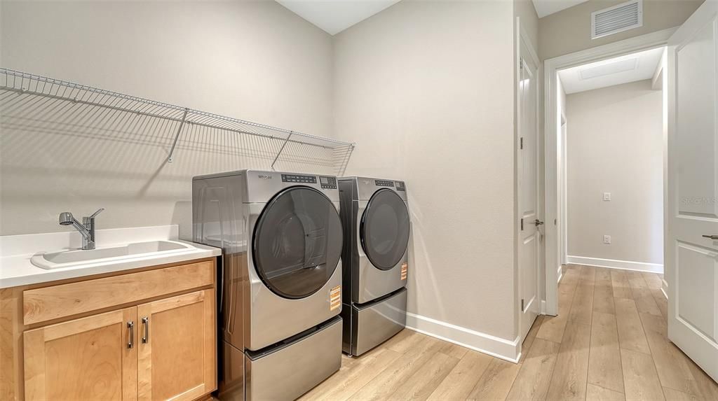 Active With Contract: $1,050,000 (3 beds, 3 baths, 2440 Square Feet)