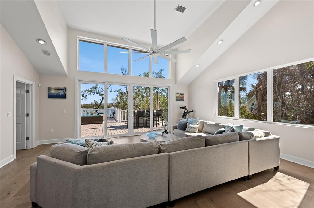 En Venta: $2,350,000 (3 camas, 3 baños, 2473 Pies cuadrados)