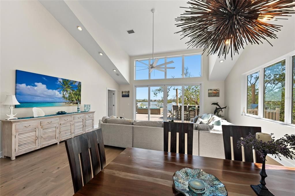 En Venta: $2,350,000 (3 camas, 3 baños, 2473 Pies cuadrados)