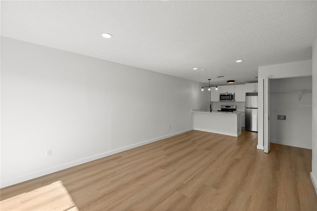 Active With Contract: $1,350 (2 beds, 2 baths, 868 Square Feet)