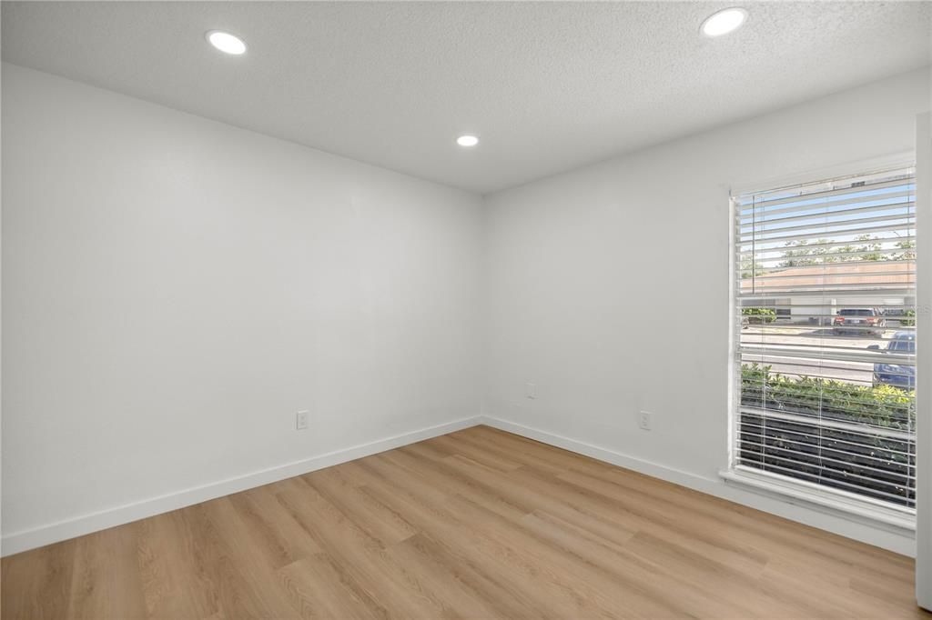 Active With Contract: $1,350 (2 beds, 2 baths, 868 Square Feet)