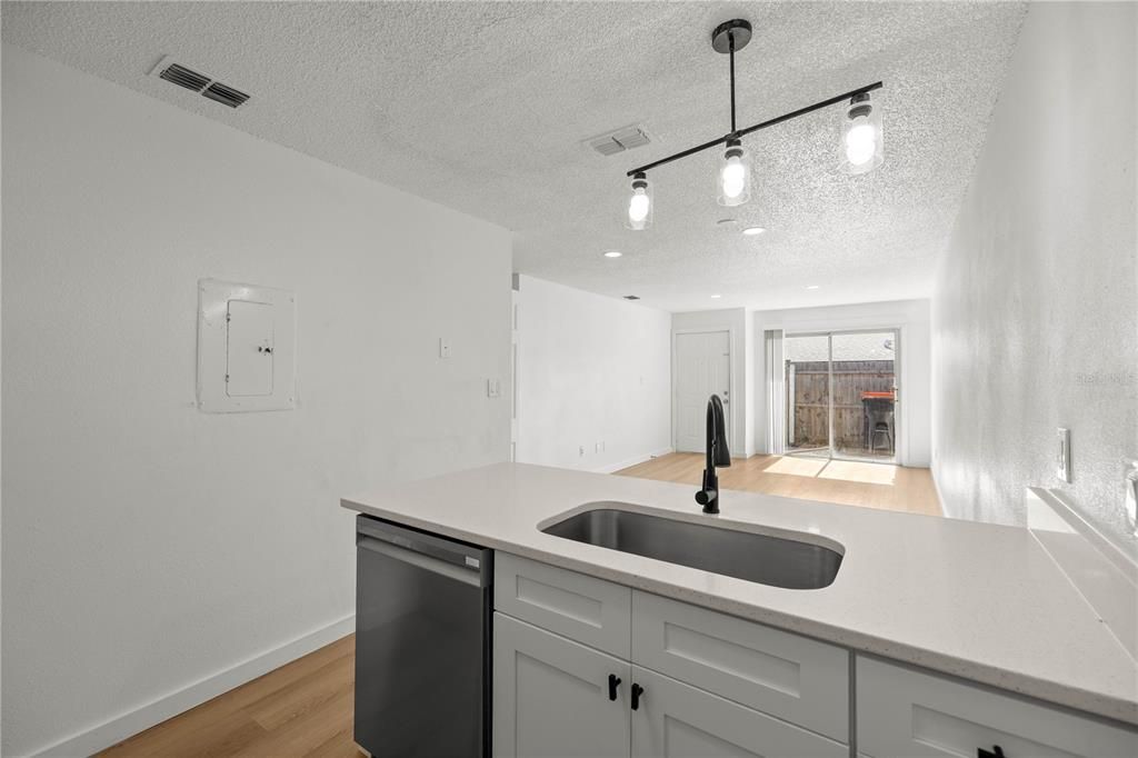 Active With Contract: $1,350 (2 beds, 2 baths, 868 Square Feet)