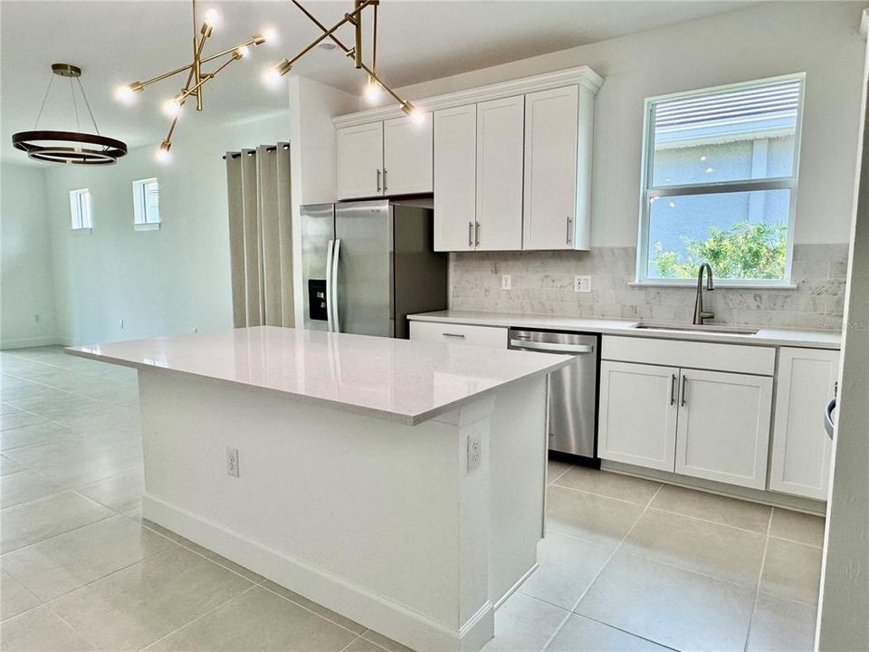 出租: $3,000 (2 贝兹, 2 浴室, 1405 平方英尺)