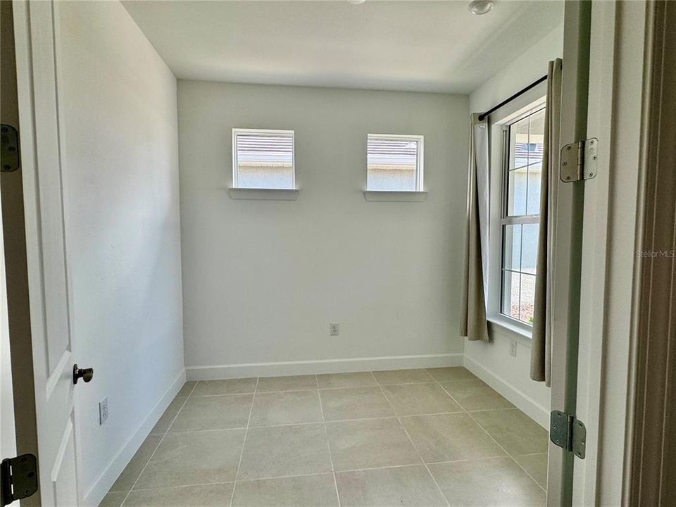 出租: $3,000 (2 贝兹, 2 浴室, 1405 平方英尺)