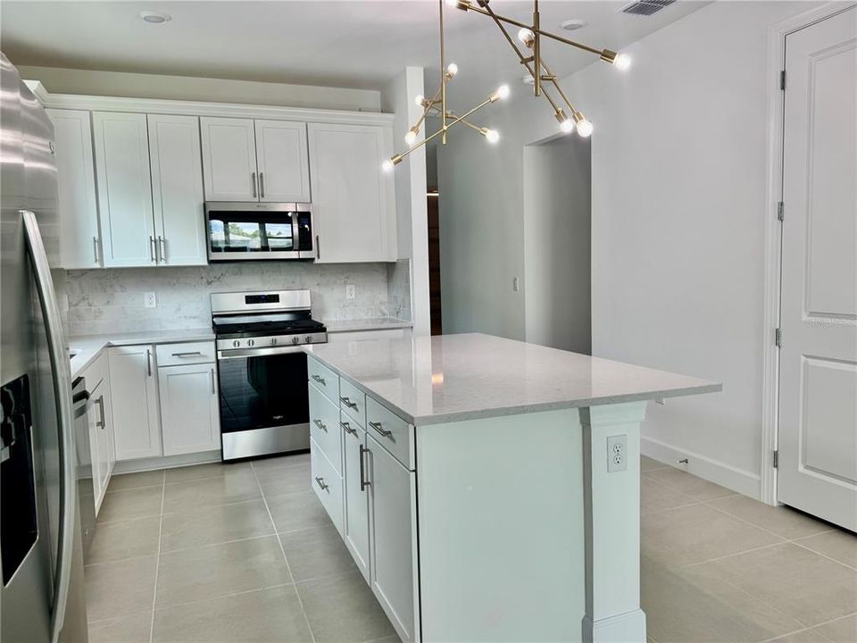 出租: $3,000 (2 贝兹, 2 浴室, 1405 平方英尺)