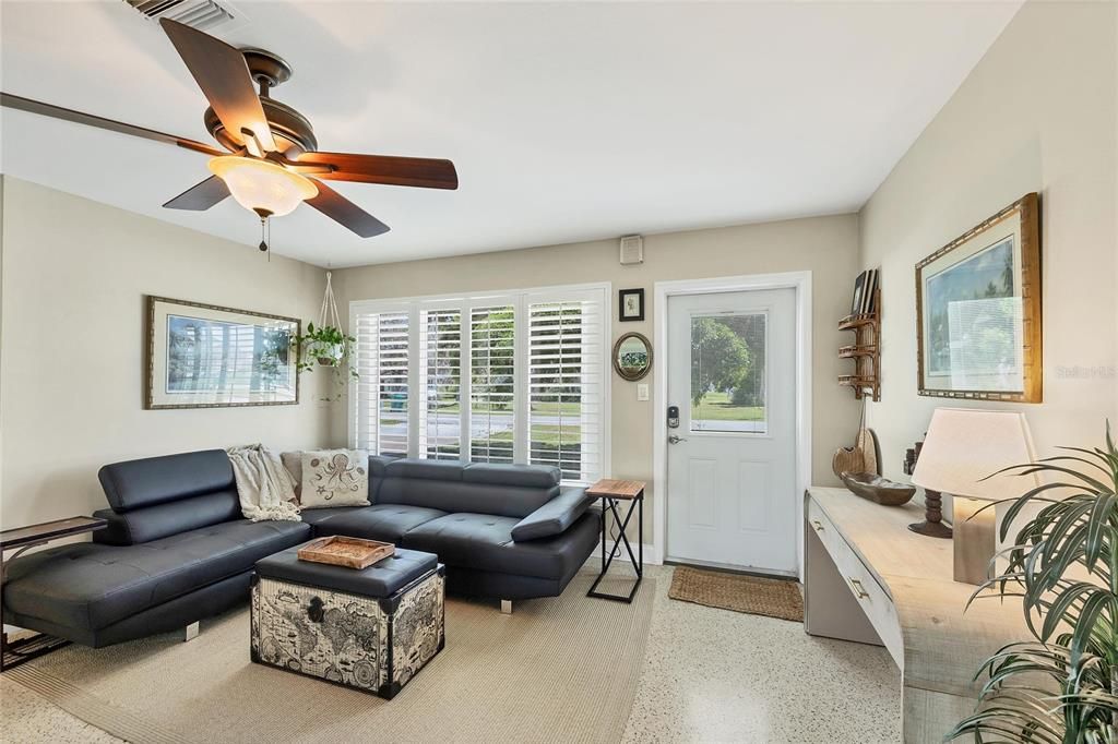 待售: $680,000 (3 贝兹, 2 浴室, 1146 平方英尺)