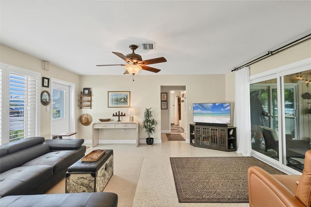 待售: $680,000 (3 贝兹, 2 浴室, 1146 平方英尺)