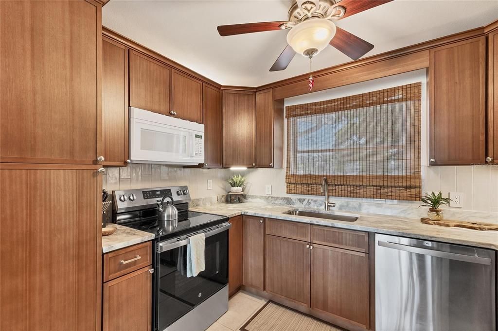 待售: $680,000 (3 贝兹, 2 浴室, 1146 平方英尺)