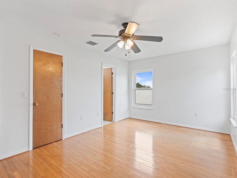 For Sale: $720,000 (5 beds, 4 baths, 2806 Square Feet)