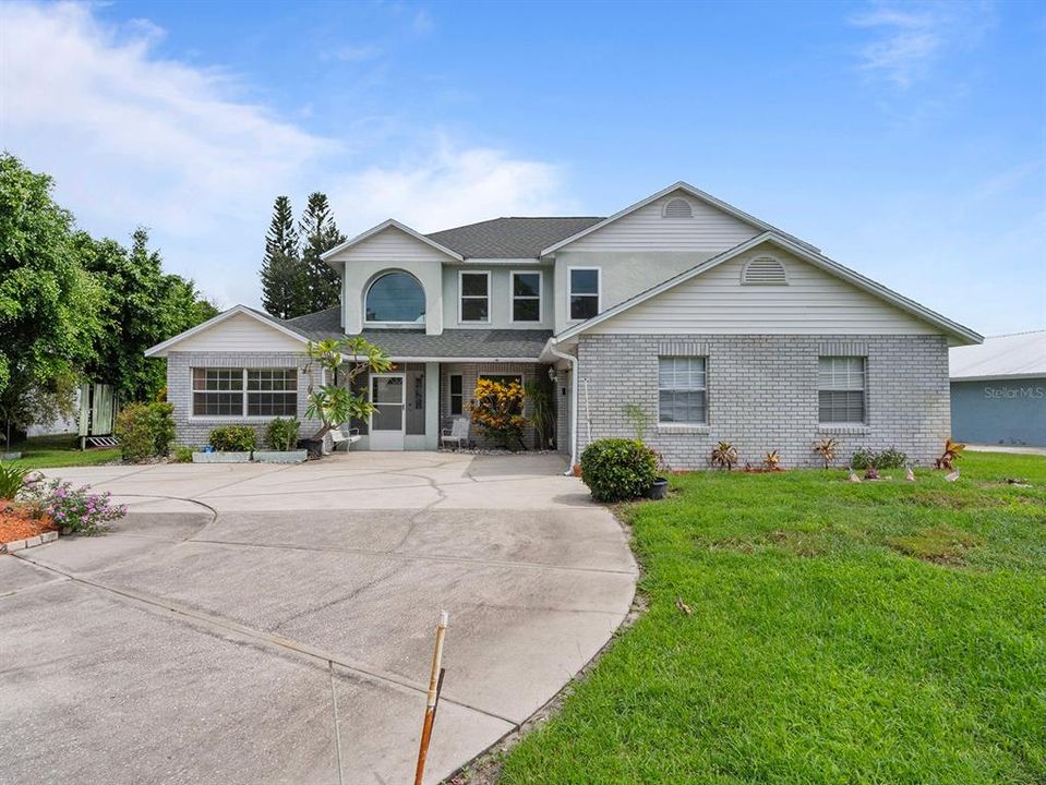 For Sale: $720,000 (5 beds, 4 baths, 2806 Square Feet)