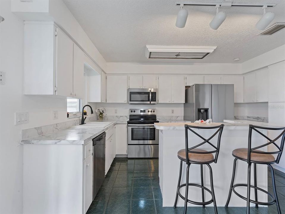 For Sale: $720,000 (5 beds, 4 baths, 2806 Square Feet)