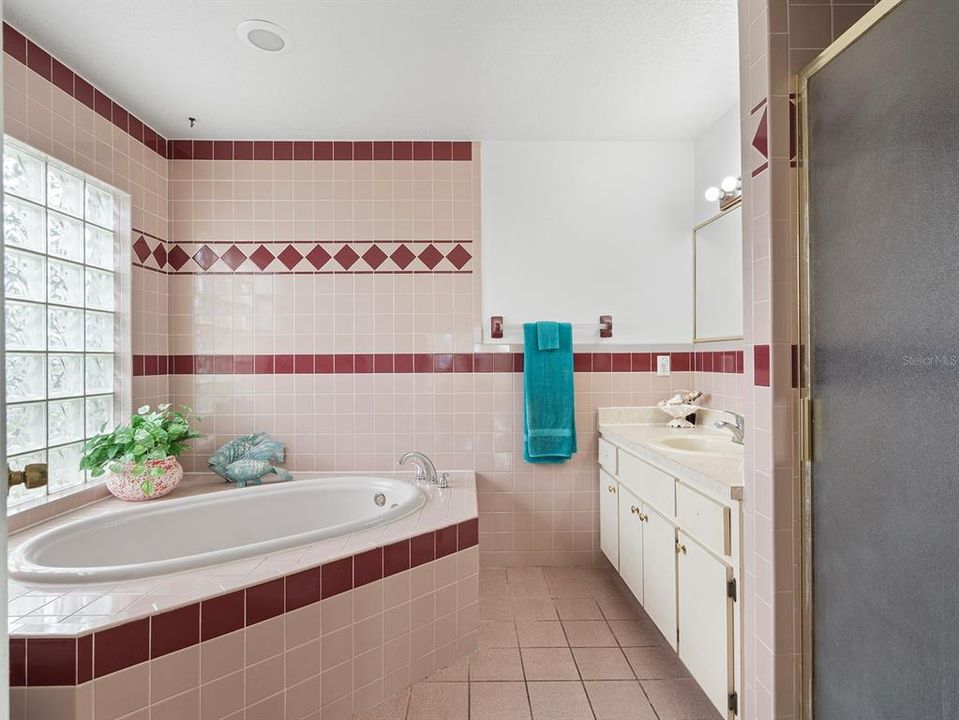 For Sale: $720,000 (5 beds, 4 baths, 2806 Square Feet)