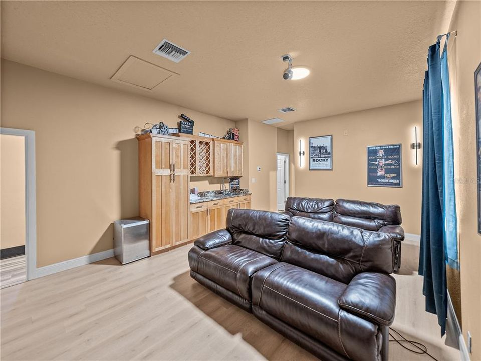 На продажу: $1,999,999 (7 спален, 6 ванн, 6319 Квадратных фут)