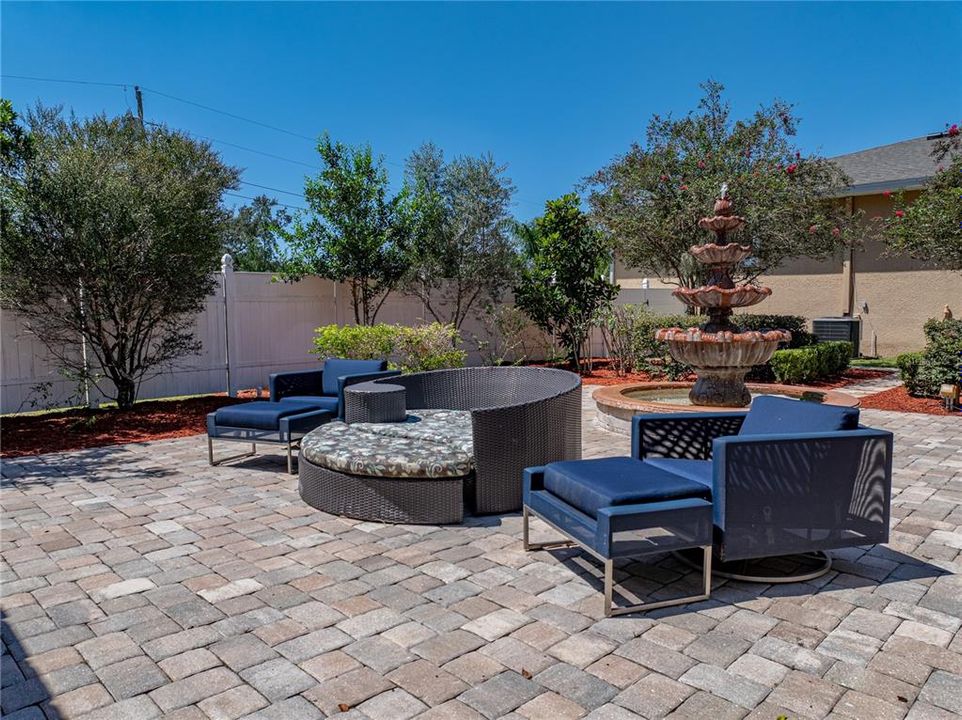 На продажу: $1,999,999 (7 спален, 6 ванн, 6319 Квадратных фут)