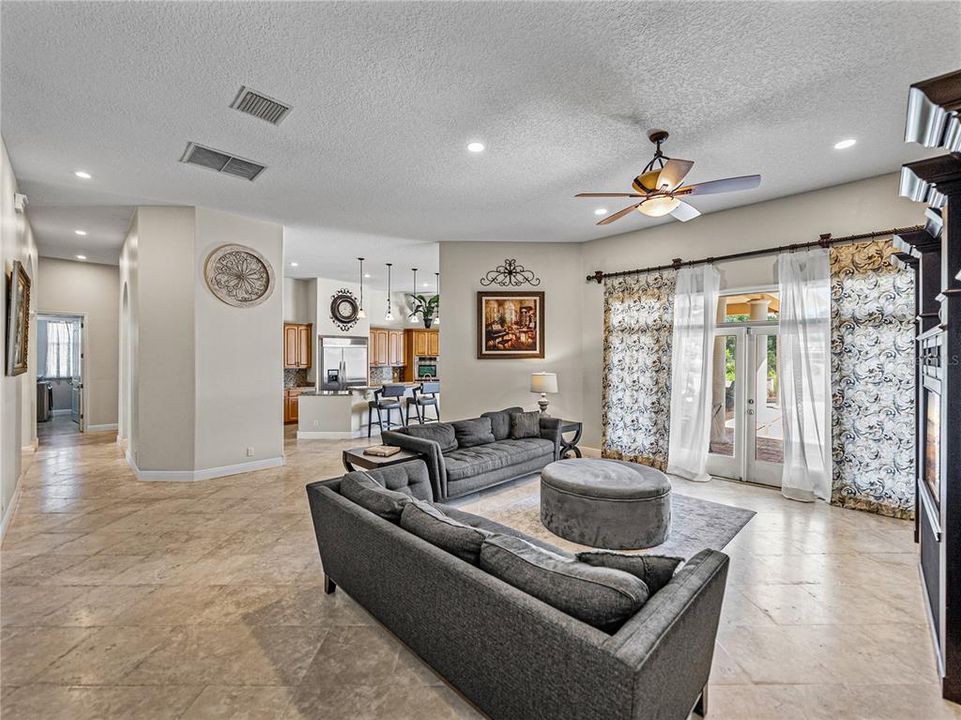 На продажу: $1,999,999 (7 спален, 6 ванн, 6319 Квадратных фут)