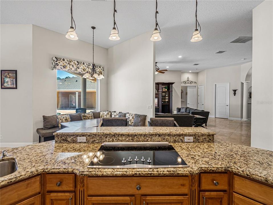 На продажу: $1,999,999 (7 спален, 6 ванн, 6319 Квадратных фут)