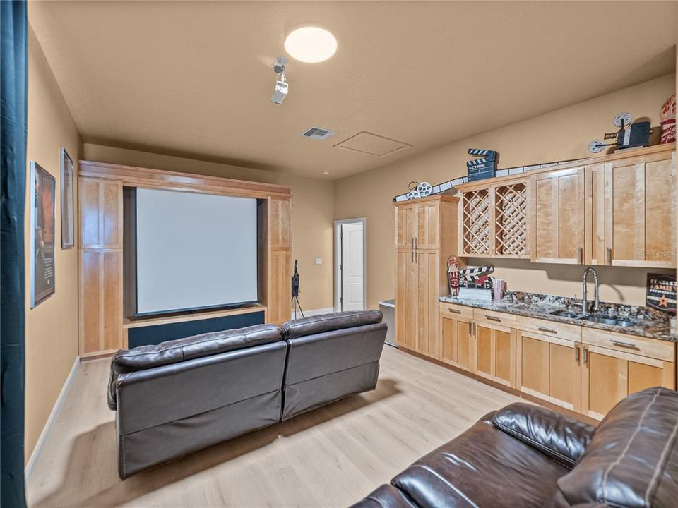 На продажу: $1,999,999 (7 спален, 6 ванн, 6319 Квадратных фут)