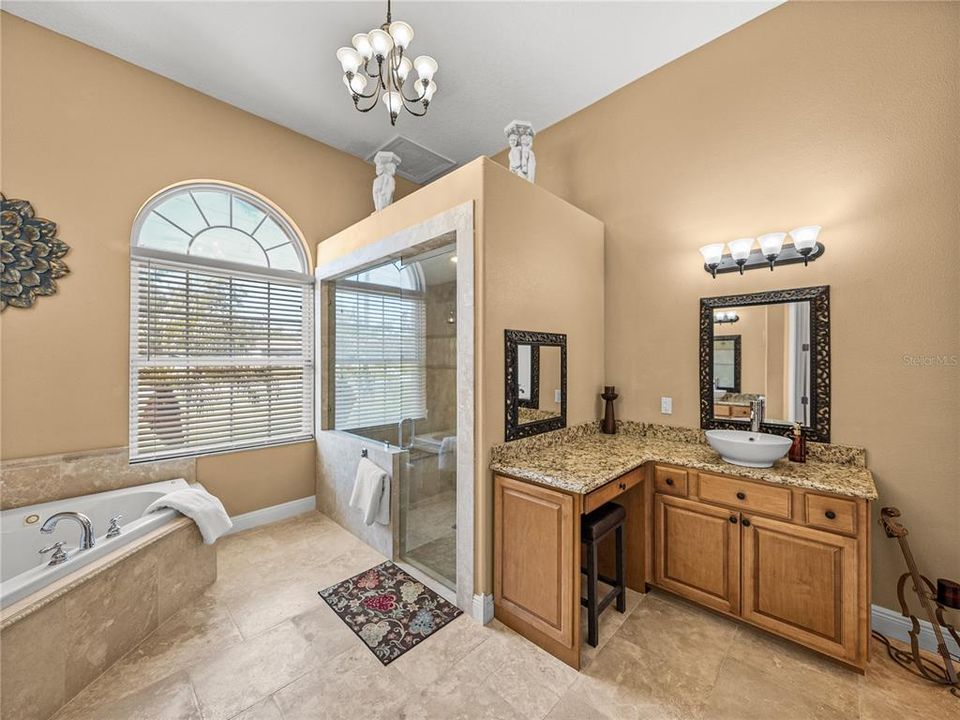 На продажу: $1,999,999 (7 спален, 6 ванн, 6319 Квадратных фут)