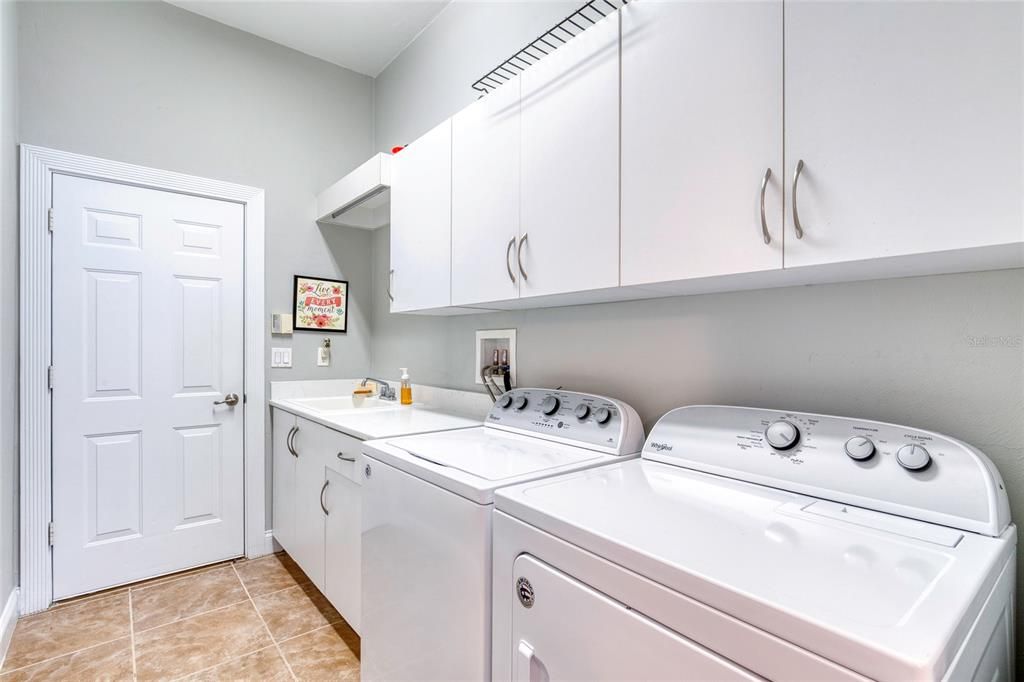 For Sale: $705,000 (4 beds, 3 baths, 2990 Square Feet)