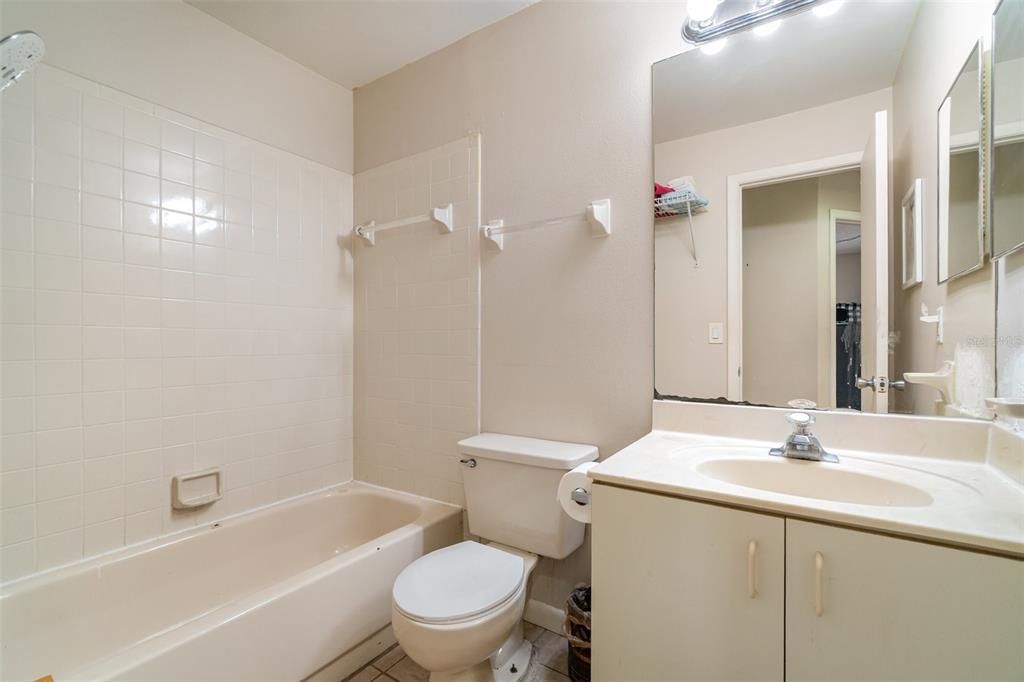 Active With Contract: $100,000 (2 beds, 2 baths, 930 Square Feet)