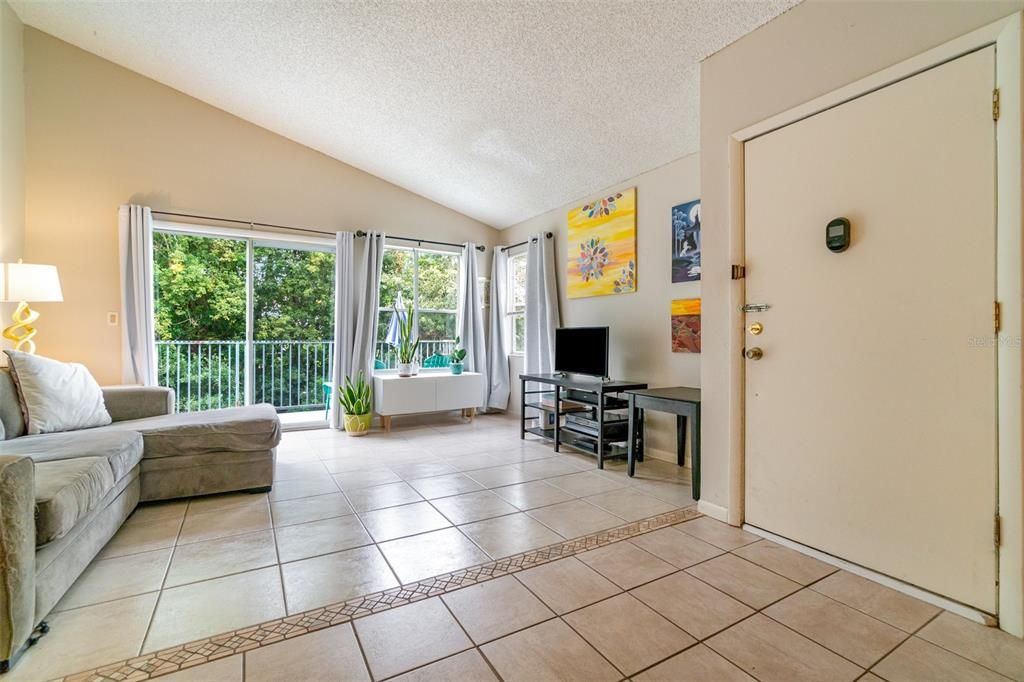 Active With Contract: $100,000 (2 beds, 2 baths, 930 Square Feet)