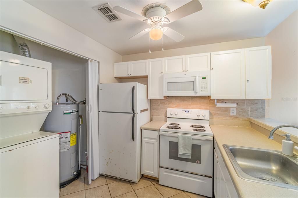 Active With Contract: $100,000 (2 beds, 2 baths, 930 Square Feet)