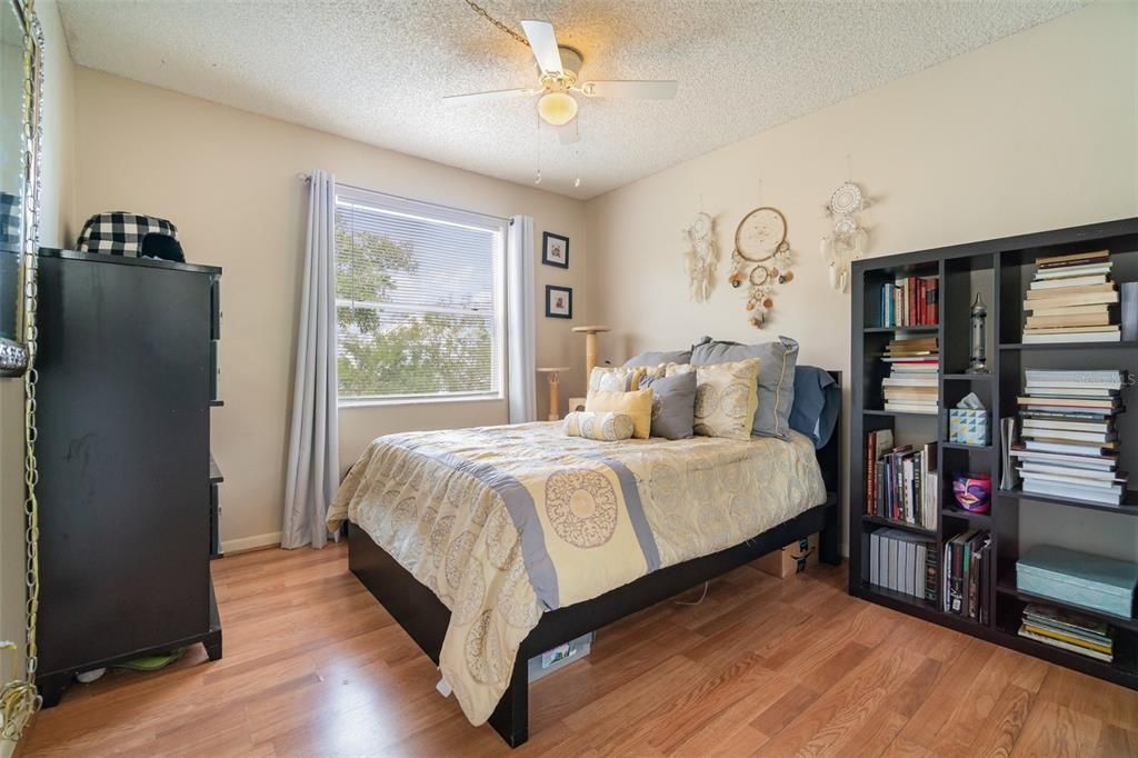 Active With Contract: $100,000 (2 beds, 2 baths, 930 Square Feet)