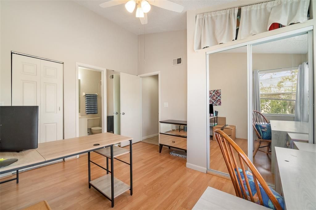 Active With Contract: $100,000 (2 beds, 2 baths, 930 Square Feet)