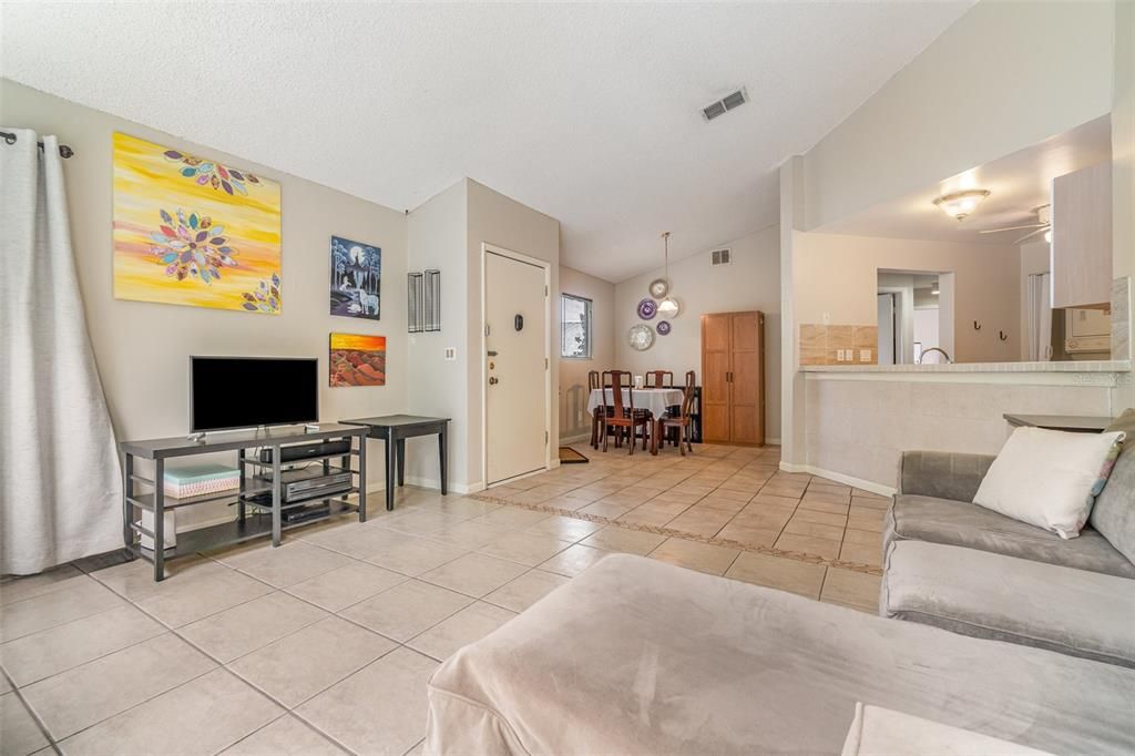 Active With Contract: $100,000 (2 beds, 2 baths, 930 Square Feet)