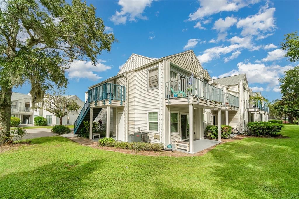 Active With Contract: $100,000 (2 beds, 2 baths, 930 Square Feet)